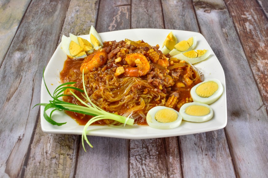 Best Filipino foods to try - Pancit palabok Best Filipino foods to try - Pancit palabok